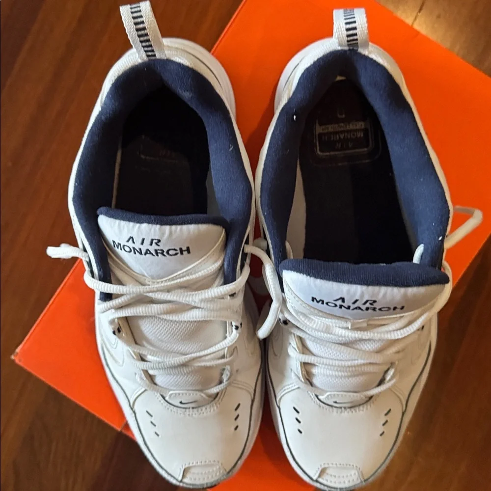 Nike Air Monarch IV Size 9.5